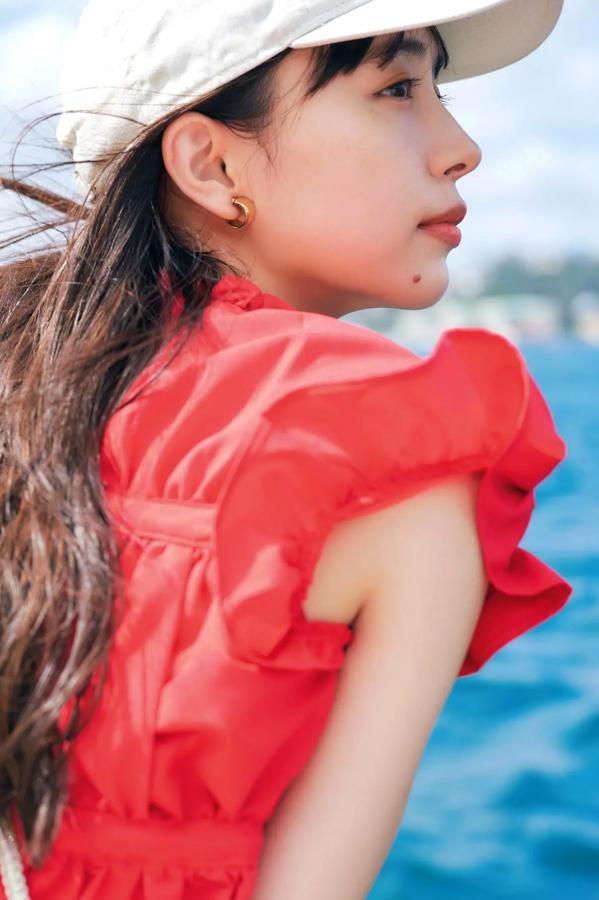 井桁弘恵  井桁弘恵《つかのま》写真：性感私房卧房与清新户外高挑美腿大片第78张图片