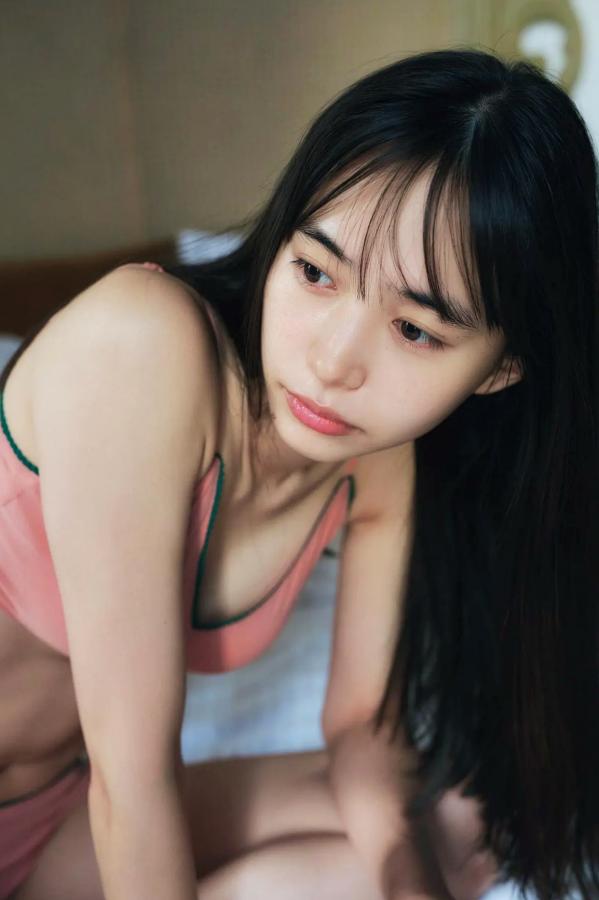 井桁弘恵  井桁弘恵《つかのま》写真：性感私房卧房与清新户外高挑美腿大片第83张图片