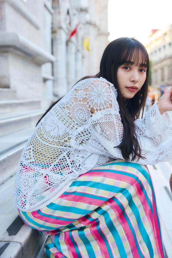 井桁弘恵  井桁弘恵《つかのま》写真：性感私房卧房与清新户外高挑美腿大片第92张图片