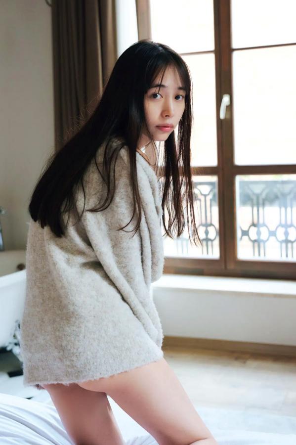 井桁弘恵  井桁弘恵《つかのま》写真：性感私房卧房与清新户外高挑美腿大片第96张图片
