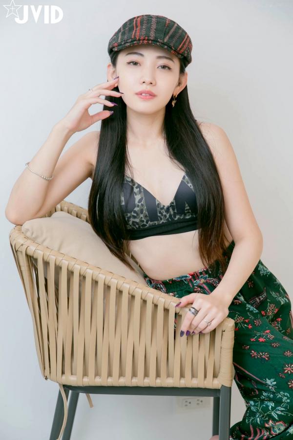 夏暮光 Sun咩咩  JVID-夏暮光-私底下穿著就讓人喜歡的性格美女_卧室极品私房大尺度写真_慵懒性感诱惑第2张图片