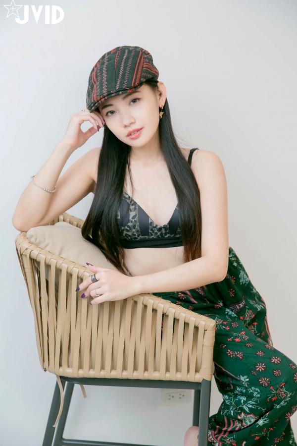 夏暮光 Sun咩咩  JVID-夏暮光-私底下穿著就讓人喜歡的性格美女_卧室极品私房大尺度写真_慵懒性感诱惑第4张图片