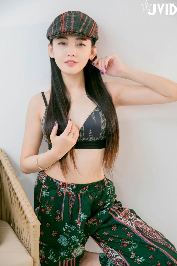 夏暮光 Sun咩咩  JVID-夏暮光-私底下穿著就讓人喜歡的性格美女_卧室极品私房大尺度写真_慵懒性感诱惑第7张图片