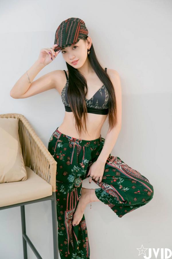 夏暮光 Sun咩咩  JVID-夏暮光-私底下穿著就讓人喜歡的性格美女_卧室极品私房大尺度写真_慵懒性感诱惑第9张图片