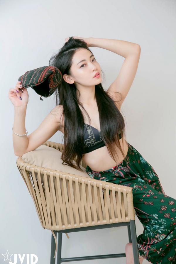 夏暮光 Sun咩咩  JVID-夏暮光-私底下穿著就讓人喜歡的性格美女_卧室极品私房大尺度写真_慵懒性感诱惑第12张图片