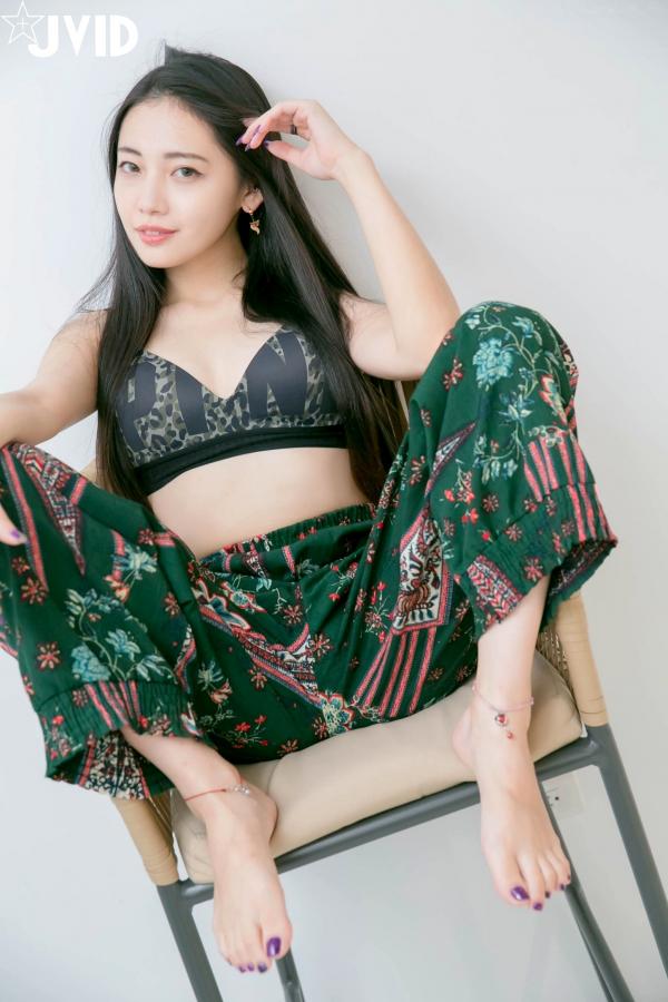 夏暮光 Sun咩咩  JVID-夏暮光-私底下穿著就讓人喜歡的性格美女_卧室极品私房大尺度写真_慵懒性感诱惑第15张图片