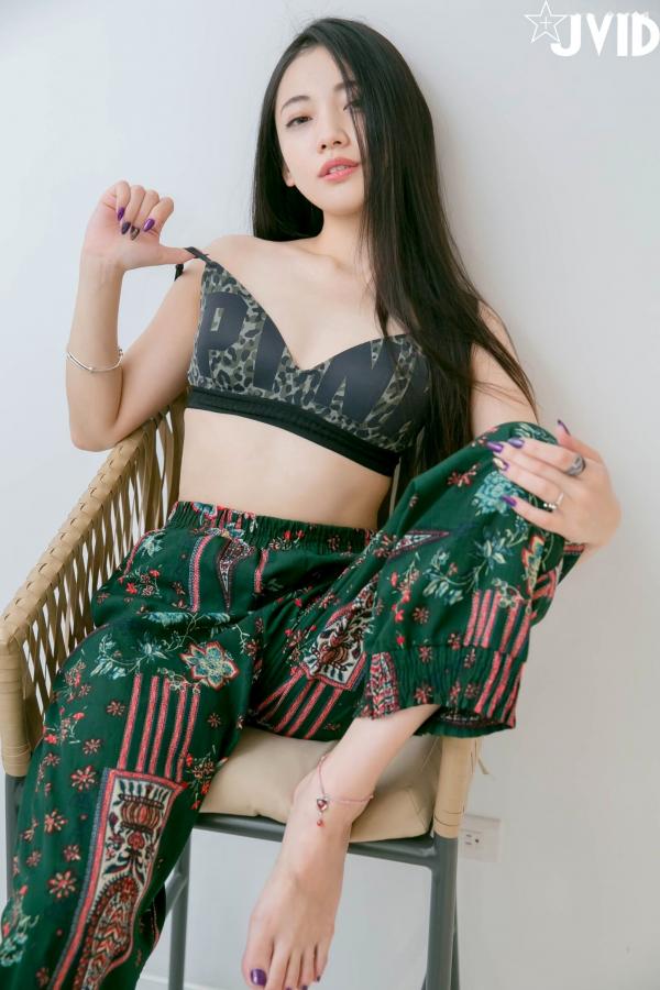 夏暮光 Sun咩咩  JVID-夏暮光-私底下穿著就讓人喜歡的性格美女_卧室极品私房大尺度写真_慵懒性感诱惑第17张图片