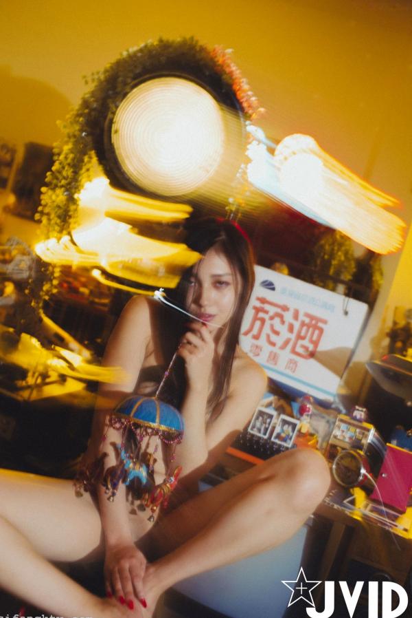 夏暮光 Sun咩咩  JVID夏暮光暗黑氛围写真《欲望之奴》：首本上空挑战，冷艳叛逆尽显大尺度诱惑之美第47张图片