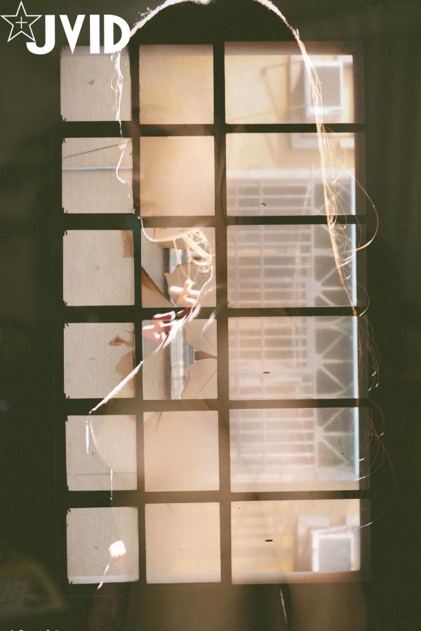 夏暮光 Sun咩咩  JVID-夏暮光《老師-教教我好嗎》月刊写真23：绝美身材与个性纹身，艺术光影下的诱惑教师角色扮演，大尺度私房写真集第3张图片