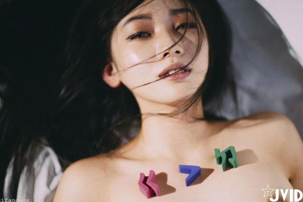 夏暮光 Sun咩咩  JVID-夏暮光《老師-教教我好嗎》月刊写真23：绝美身材与个性纹身，艺术光影下的诱惑教师角色扮演，大尺度私房写真集第13张图片
