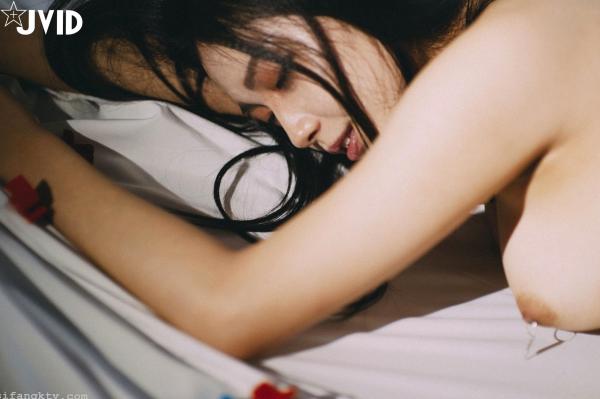 夏暮光 Sun咩咩  JVID-夏暮光《老師-教教我好嗎》月刊写真23：绝美身材与个性纹身，艺术光影下的诱惑教师角色扮演，大尺度私房写真集第14张图片