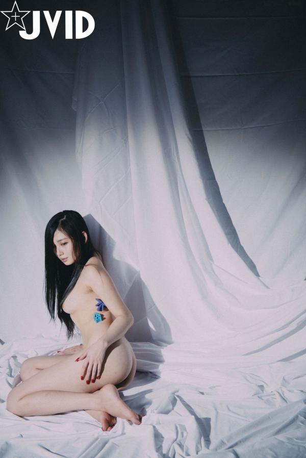 夏暮光 Sun咩咩  JVID-夏暮光《老師-教教我好嗎》月刊写真23：绝美身材与个性纹身，艺术光影下的诱惑教师角色扮演，大尺度私房写真集第45张图片