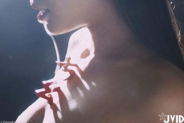 夏暮光 Sun咩咩  JVID-夏暮光《老師-教教我好嗎》月刊写真23：绝美身材与个性纹身，艺术光影下的诱惑教师角色扮演，大尺度私房写真集第47张图片