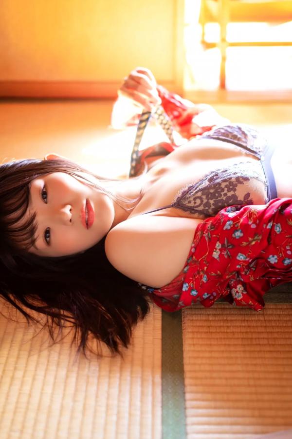 長谷川かすみ  《長谷川かすみ - グラビアン魂デジタル》日系私房性感红色内衣湿身美臀写真第2张图片