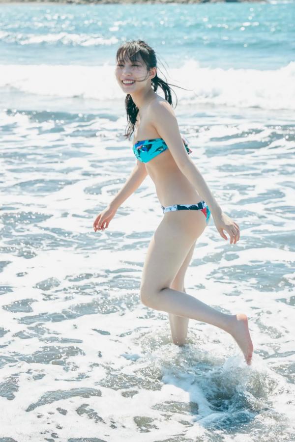 横野すみれ  横野すみれ《続?No One》性感写真：街拍清新与泳池湿身内衣秀第8张图片
