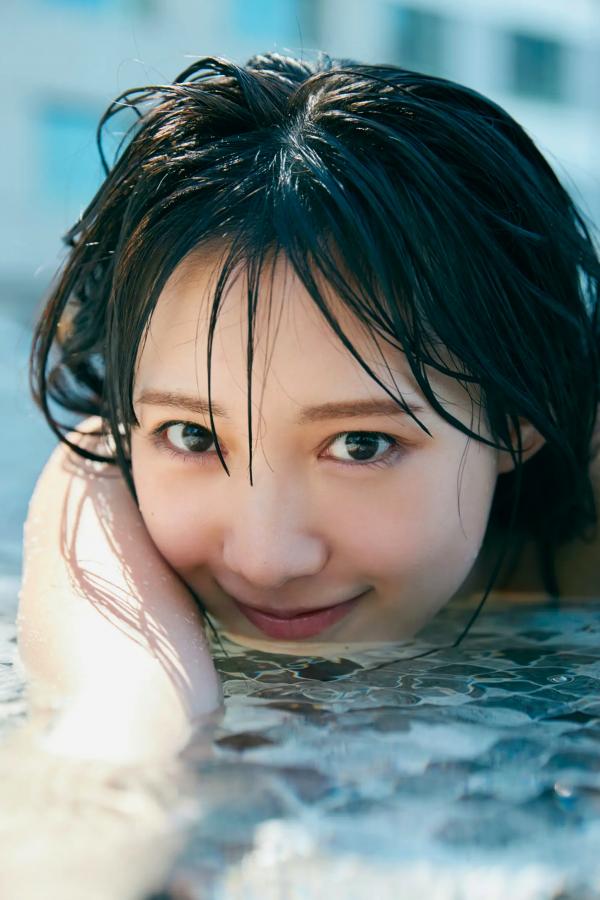 横野すみれ  横野すみれ《続?No One》性感写真：街拍清新与泳池湿身内衣秀第23张图片