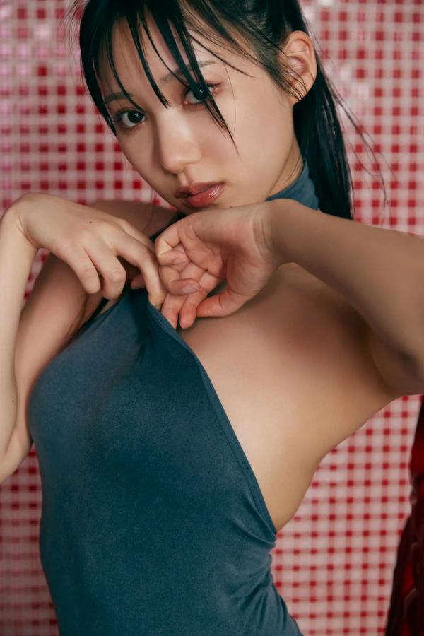 横野すみれ  横野すみれ《続?No One》性感写真：街拍清新与泳池湿身内衣秀第30张图片