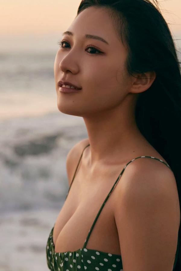 横野すみれ  横野すみれ《続?No One》性感写真：街拍清新与泳池湿身内衣秀第42张图片