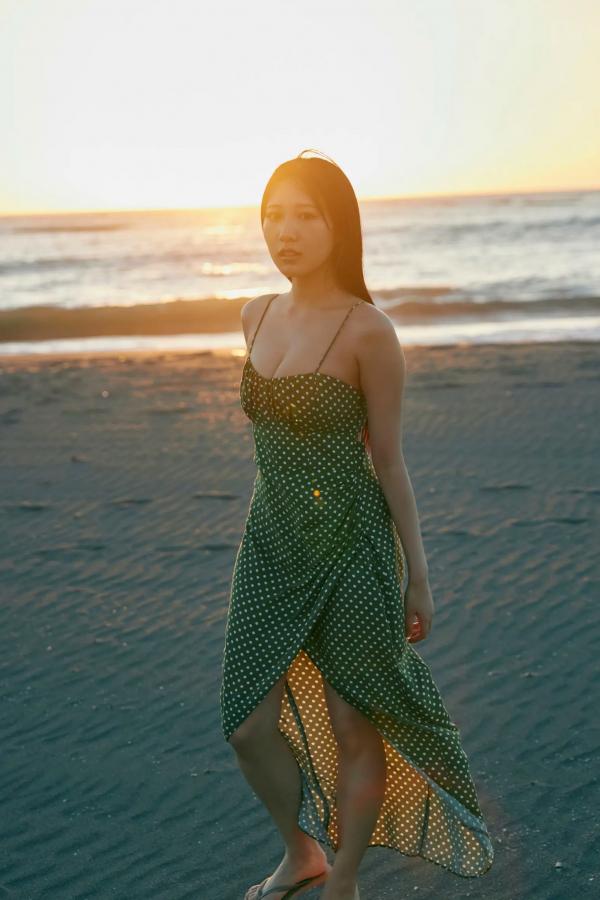 横野すみれ  横野すみれ《続?No One》性感写真：街拍清新与泳池湿身内衣秀第44张图片