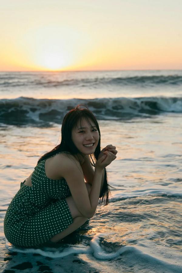 横野すみれ  横野すみれ《続?No One》性感写真：街拍清新与泳池湿身内衣秀第47张图片