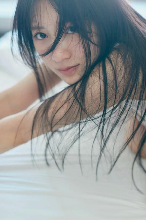 横野すみれ  横野すみれ《続?No One》性感写真：街拍清新与泳池湿身内衣秀第52张图片