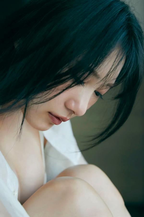 横野すみれ  横野すみれ《続?No One》性感写真：街拍清新与泳池湿身内衣秀第60张图片