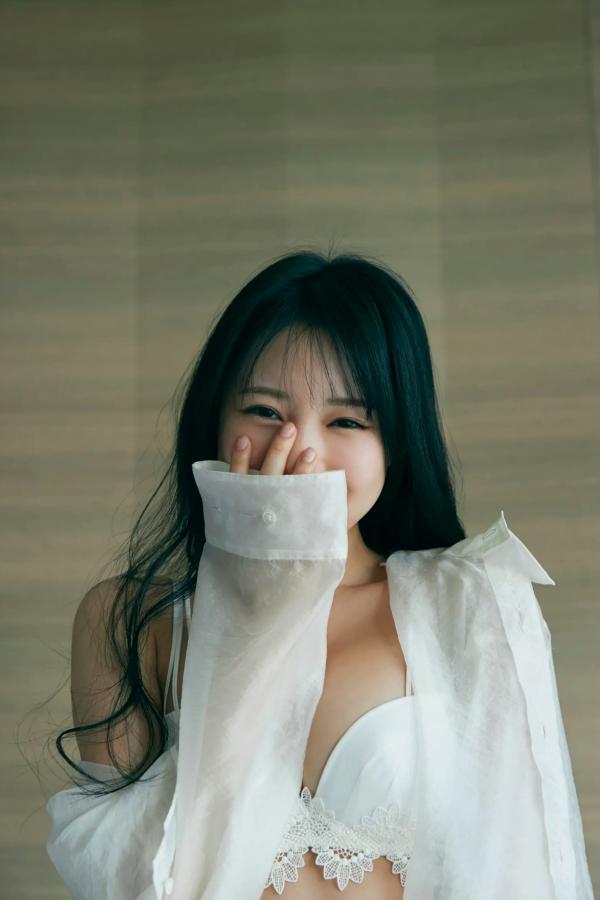 横野すみれ  横野すみれ《続?No One》性感写真：街拍清新与泳池湿身内衣秀第61张图片