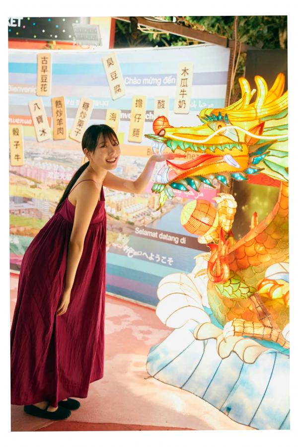 横野すみれ  横野すみれ《続?No One》性感写真：街拍清新与泳池湿身内衣秀第80张图片
