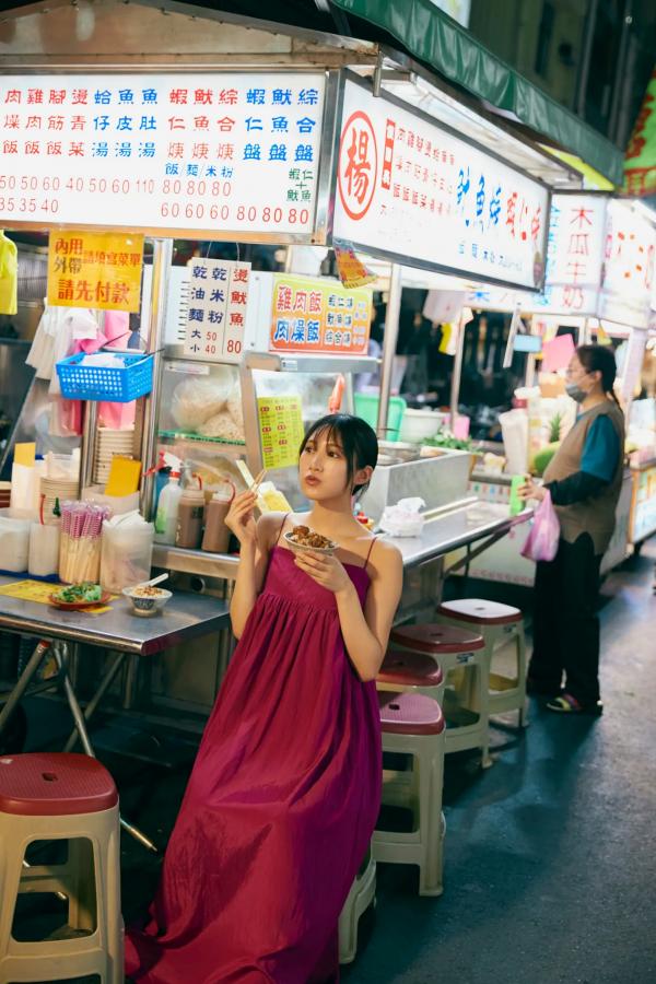 横野すみれ  横野すみれ《続?No One》性感写真：街拍清新与泳池湿身内衣秀第81张图片