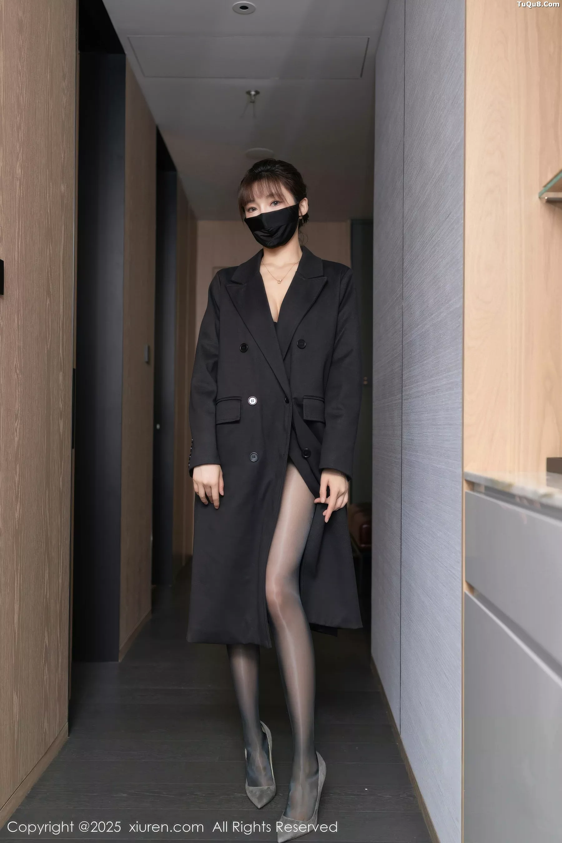 陆萱萱  [XiuRen]高清写真图 2025.10.16 No.10880 陆萱萱 西安旅拍第1张图片