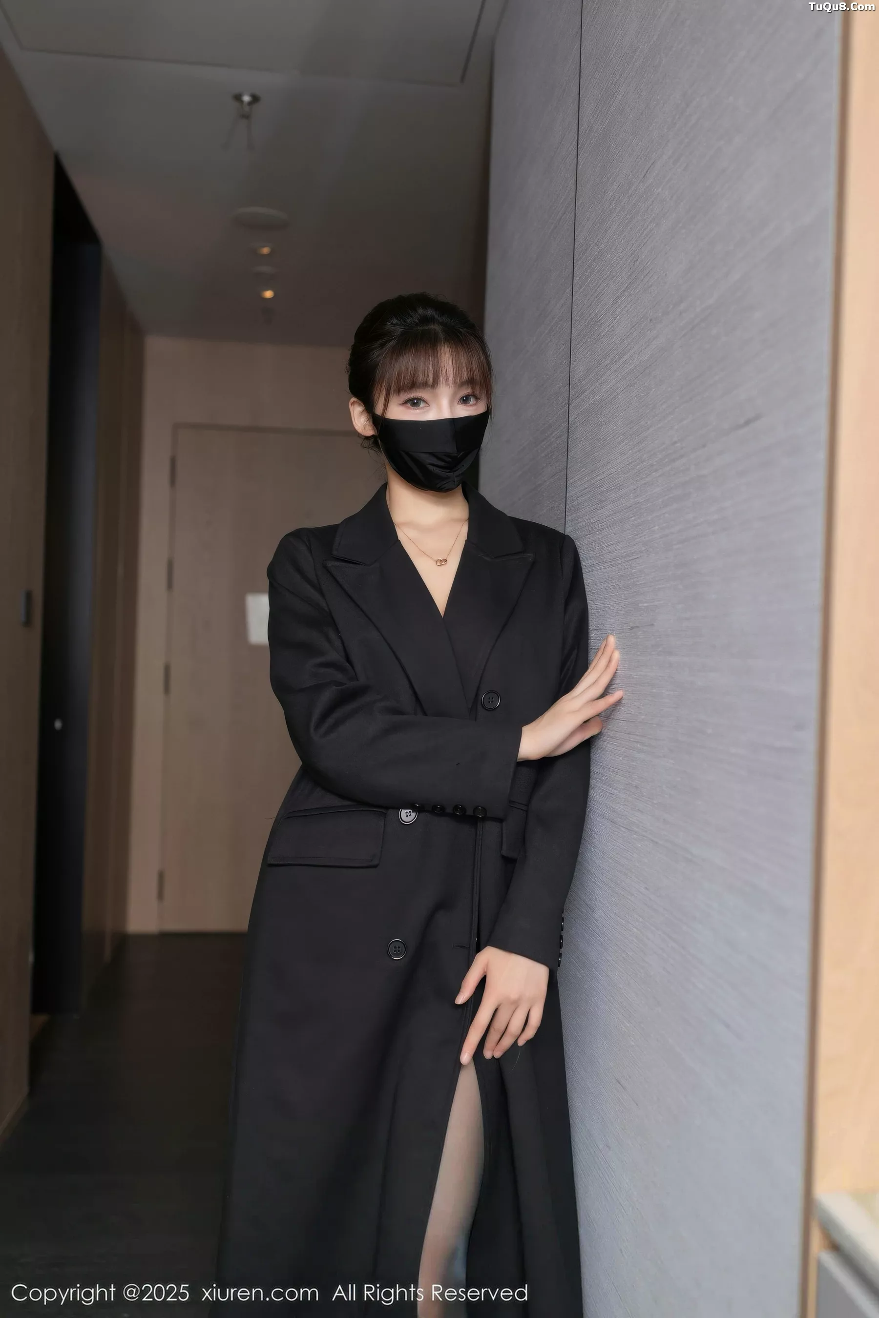 陆萱萱  [XiuRen]高清写真图 2025.10.16 No.10880 陆萱萱 西安旅拍第2张图片