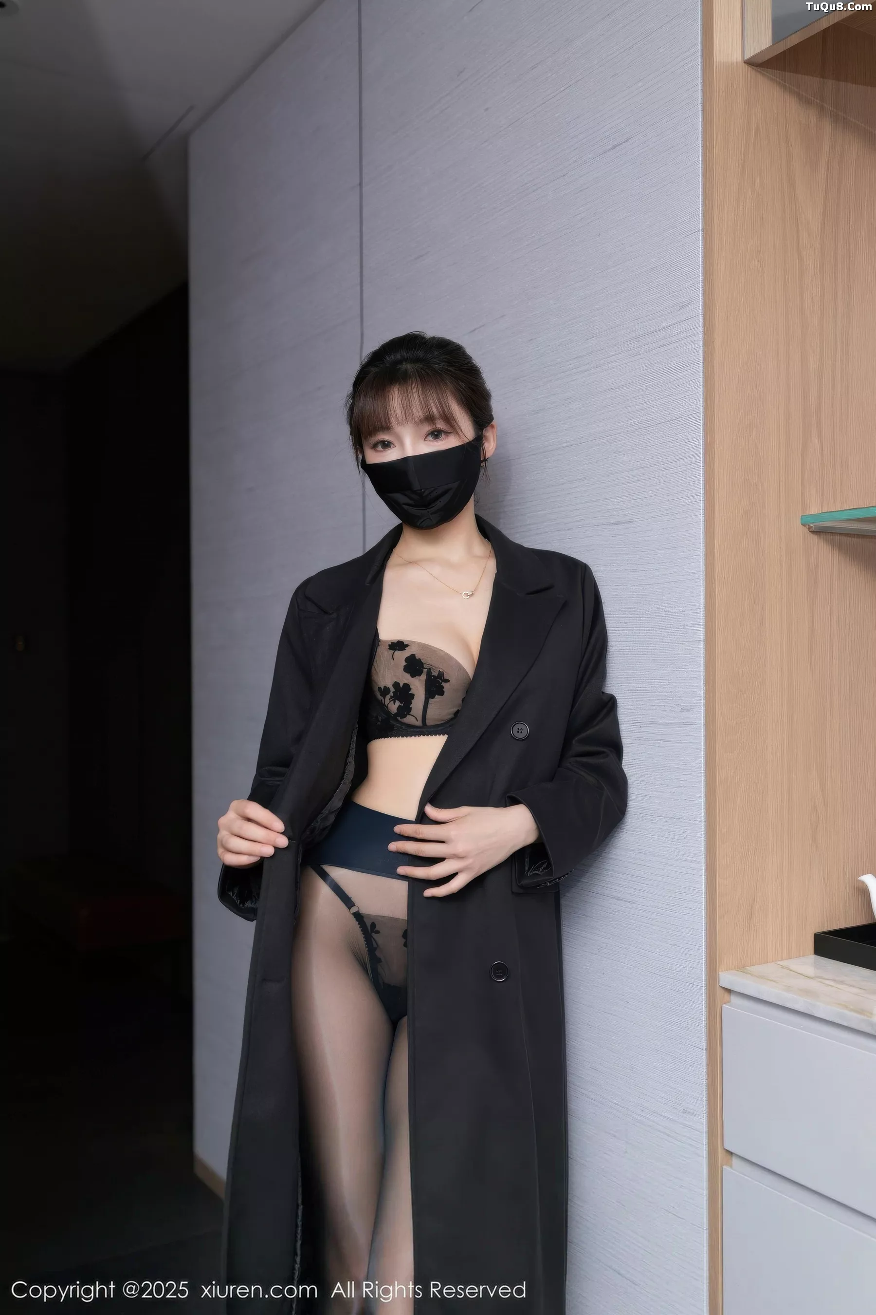 陆萱萱  [XiuRen]高清写真图 2025.10.16 No.10880 陆萱萱 西安旅拍第4张图片