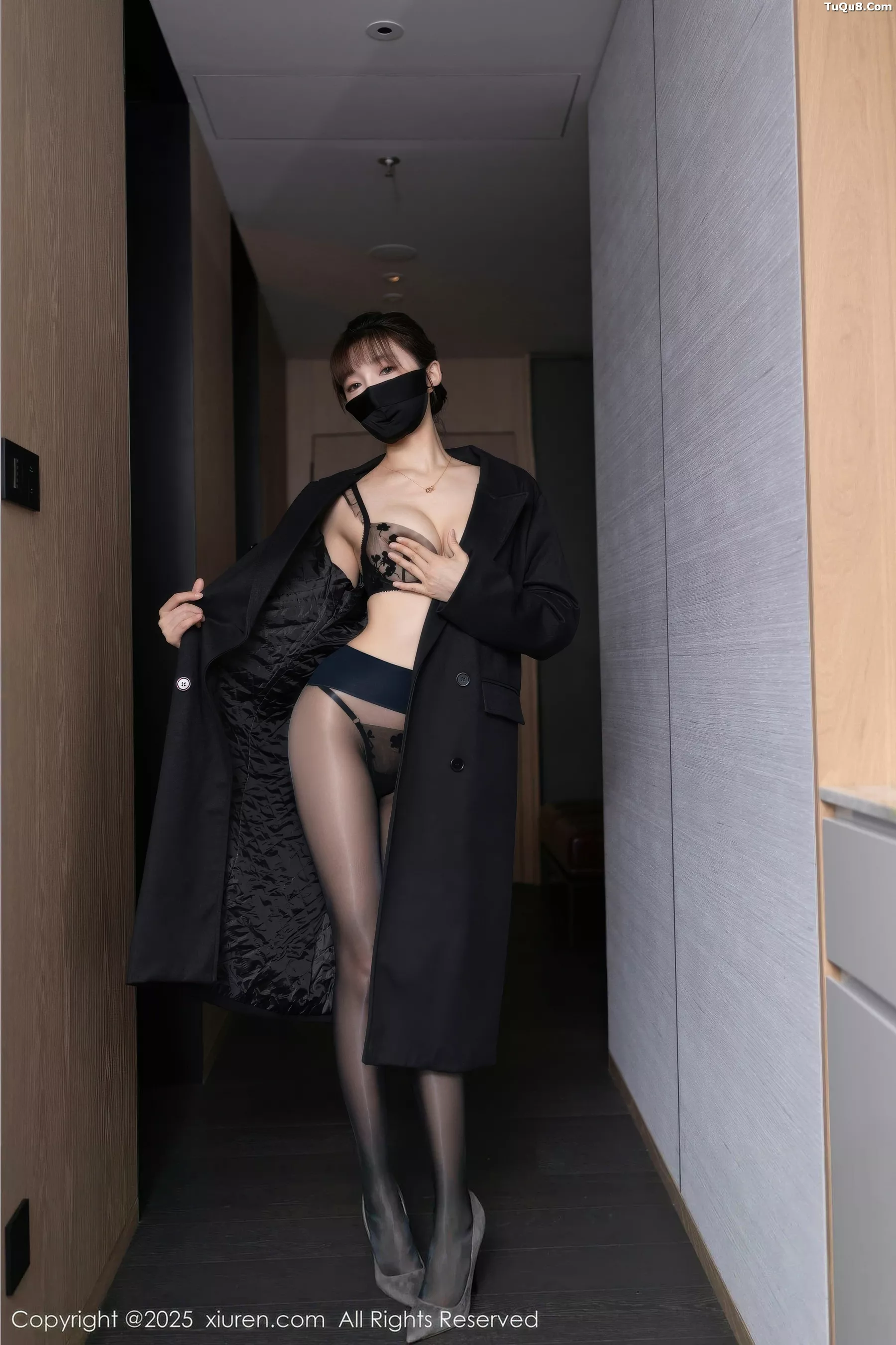 陆萱萱  [XiuRen]高清写真图 2025.10.16 No.10880 陆萱萱 西安旅拍第8张图片