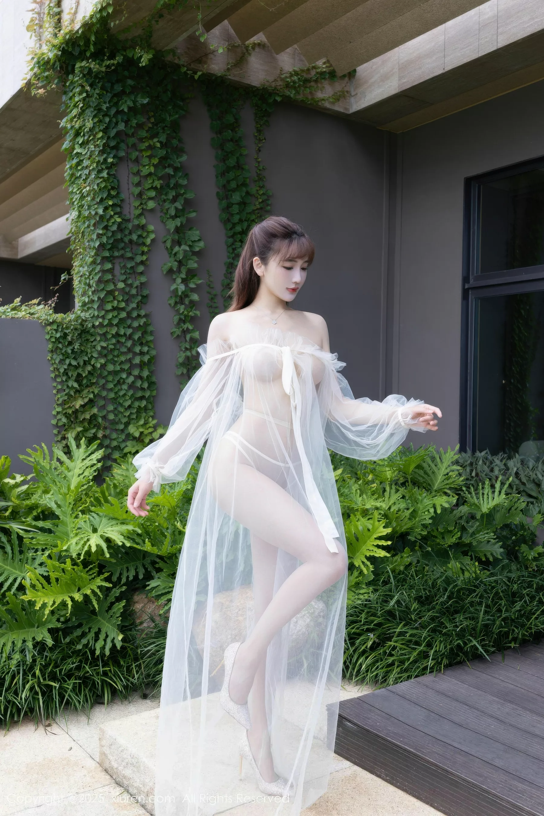 陆萱萱  [XiuRen]高清写真图 2025.10.23 No.10903 陆萱萱 轻透白纱第3张图片