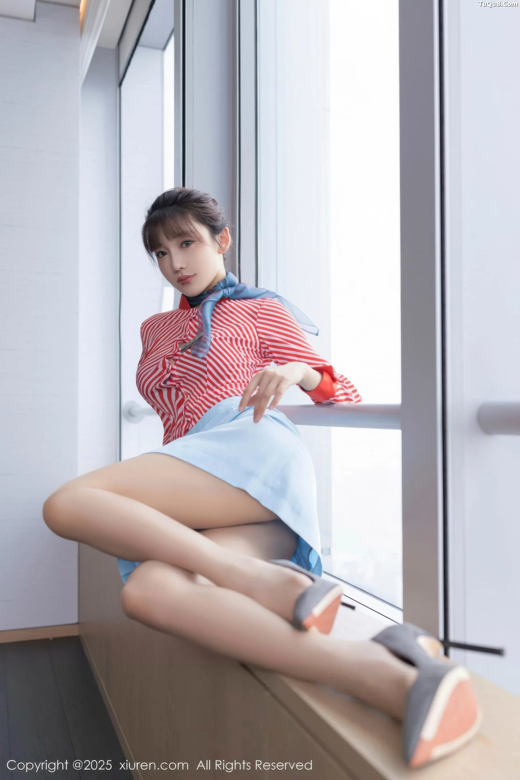 陆萱萱  [XiuRen]高清写真图 2025.10.30 No.10932 陆萱萱 性感制服第6张图片