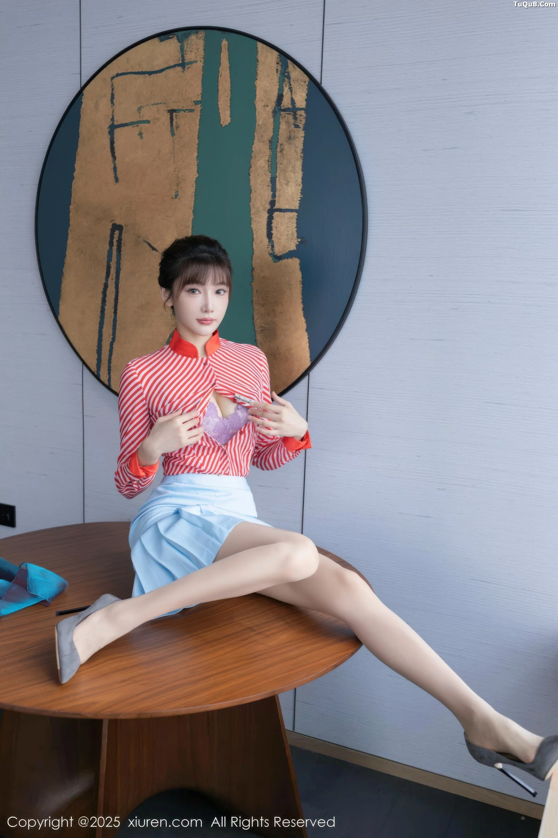 陆萱萱  [XiuRen]高清写真图 2025.10.30 No.10932 陆萱萱 性感制服第11张图片