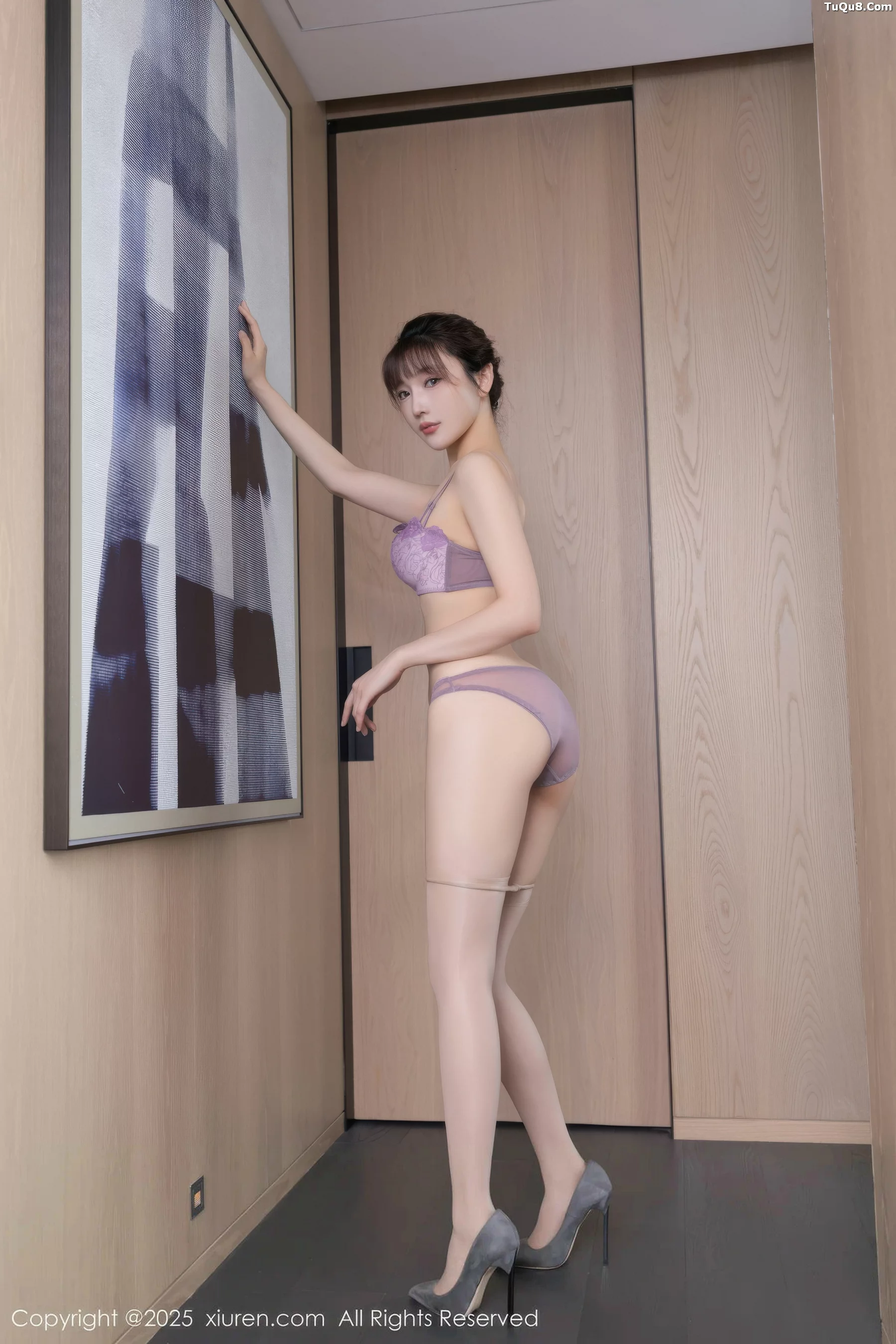 陆萱萱  [XiuRen]高清写真图 2025.10.30 No.10932 陆萱萱 性感制服第47张图片