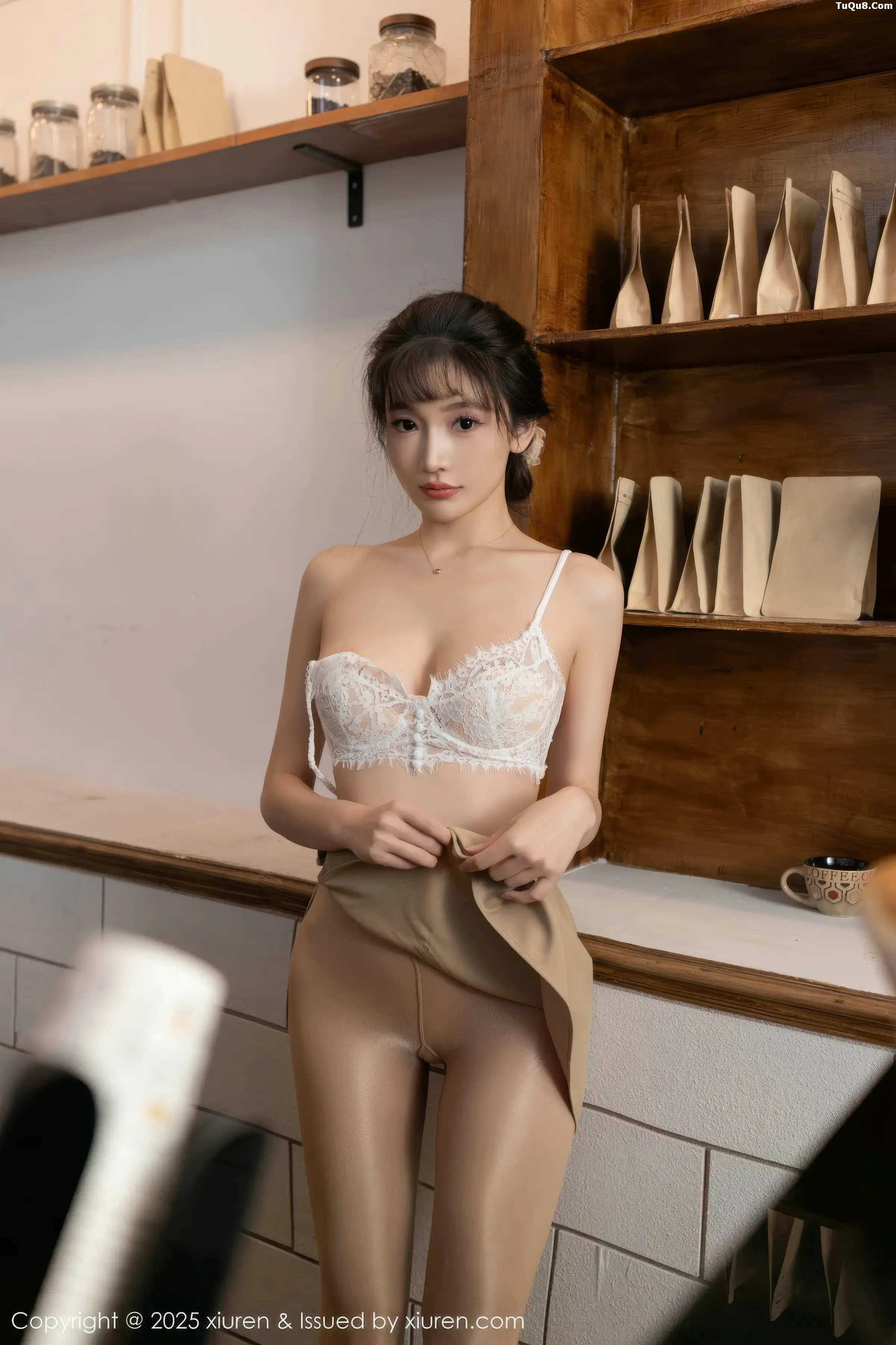 陆萱萱  [XiuRen]高清写真图 2025.12.25 No.11159 陆萱萱 蕾丝内衣第43张图片