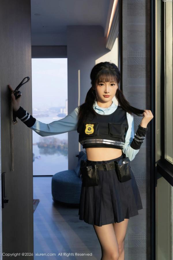 陆萱萱  [XiuRen]高清写真图 2026.01.08 No.11209 陆萱萱 性感制服第2张图片