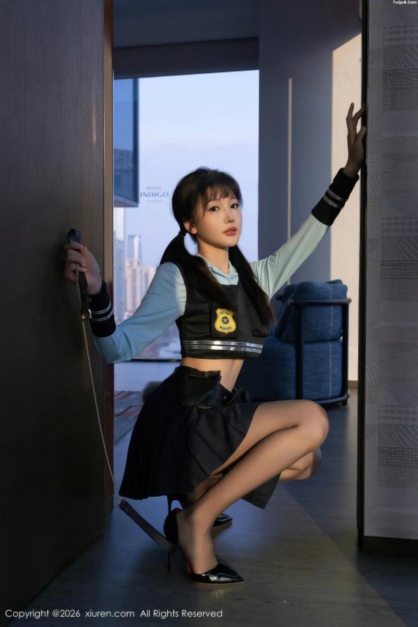 陆萱萱  [XiuRen]高清写真图 2026.01.08 No.11209 陆萱萱 性感制服第5张图片