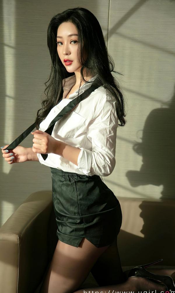 刘瑾希   UGirlsApp尤果圈-2796-刘瑾希《征服欲》职场OL制服诱惑黑丝眼镜性感写真第16张图片