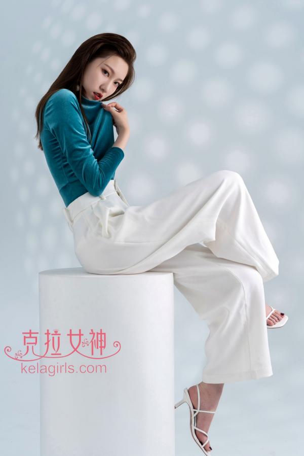 芊芊   KelaGirls克拉女神：芊芊《时尚与性感》高冷私房写真，绸缎质感与丝绒诱惑，极品骨感美女极致视觉盛宴第1张图片