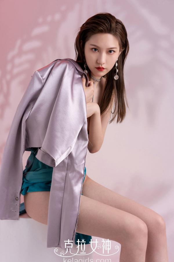 芊芊   KelaGirls克拉女神：芊芊《时尚与性感》高冷私房写真，绸缎质感与丝绒诱惑，极品骨感美女极致视觉盛宴第21张图片