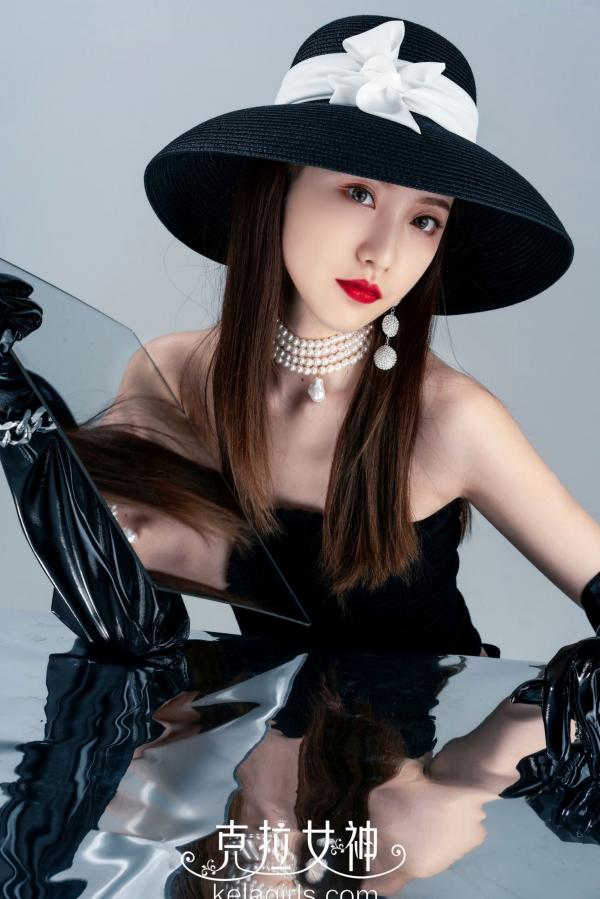 芊芊   KelaGirls克拉女神-芊芊-《纯欲の臀》：冷艳暗黑风，演绎漆皮手套与珍珠的极致碰撞，高冷女神时尚私房写真第10张图片