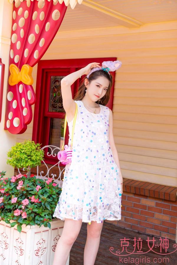 芊芊   KelaGirls克拉女神-芊芊-《梦幻迪士尼》清纯萌系元气少女户外旅拍第12张图片