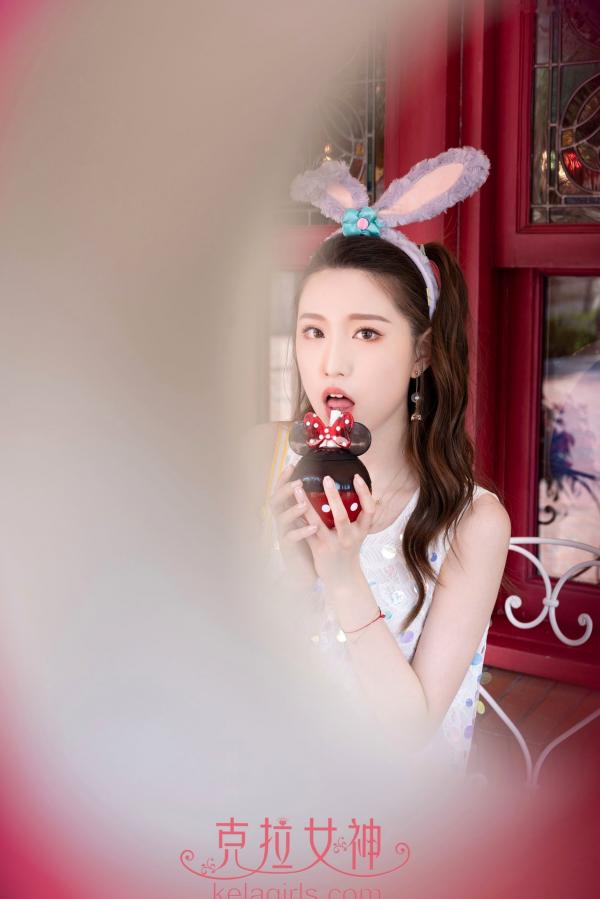 芊芊   KelaGirls克拉女神-芊芊-《梦幻迪士尼》清纯萌系元气少女户外旅拍第14张图片