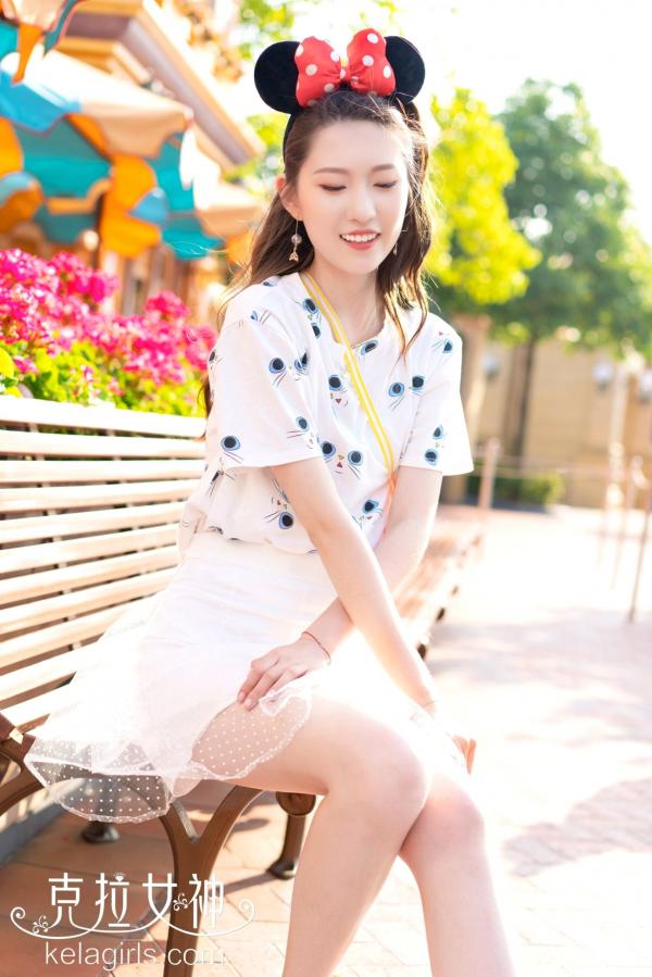 芊芊   KelaGirls克拉女神-芊芊-《梦幻迪士尼》清纯萌系元气少女户外旅拍第29张图片