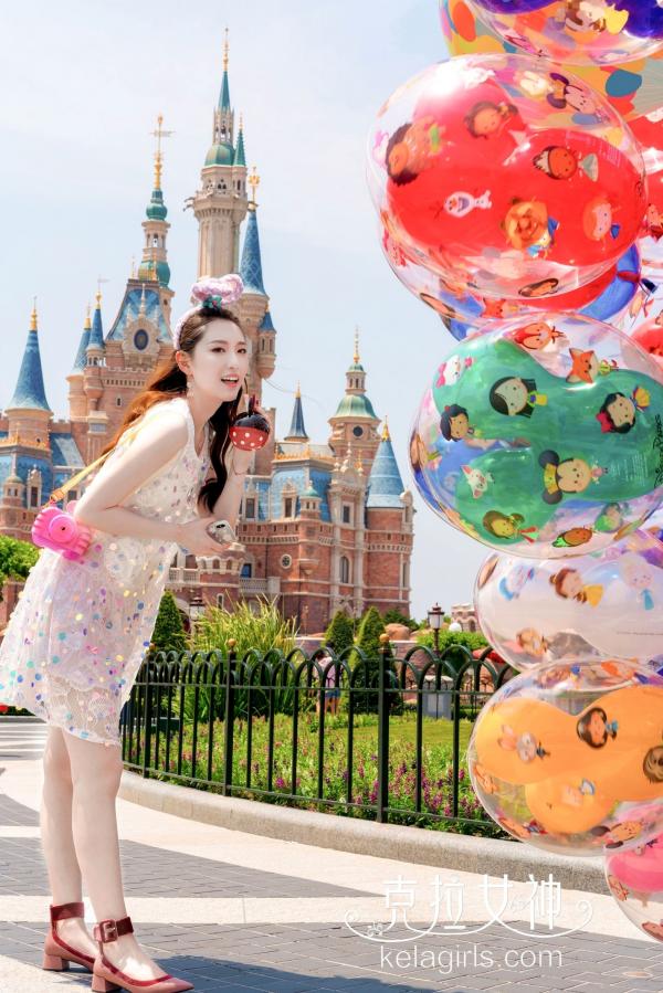 芊芊   KelaGirls克拉女神-芊芊-《梦幻迪士尼》清纯萌系元气少女户外旅拍第38张图片