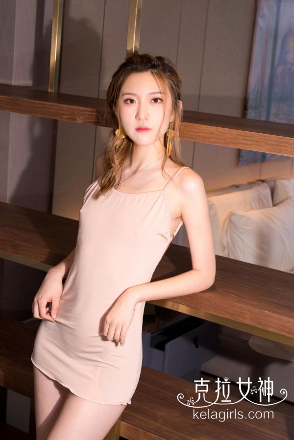 芊芊   KelaGirls克拉女神-芊芊《左家娇女》：清纯吊带裙私房写真，尽显冷艳白嫩肌肤与极致诱惑第8张图片