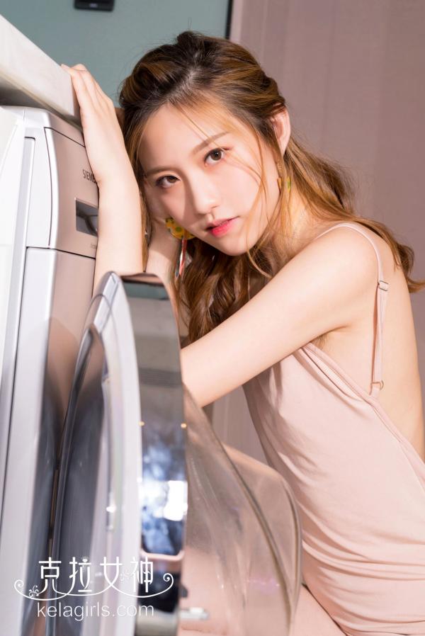 芊芊   KelaGirls克拉女神-芊芊《左家娇女》：清纯吊带裙私房写真，尽显冷艳白嫩肌肤与极致诱惑第21张图片